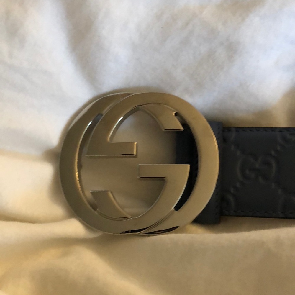 Blue Gucci belt never worn Silver Buckle.